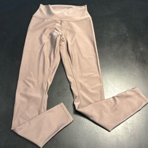 Alo YOGA high waist leggings Air Lift medium. Worn twice. Grey purple color